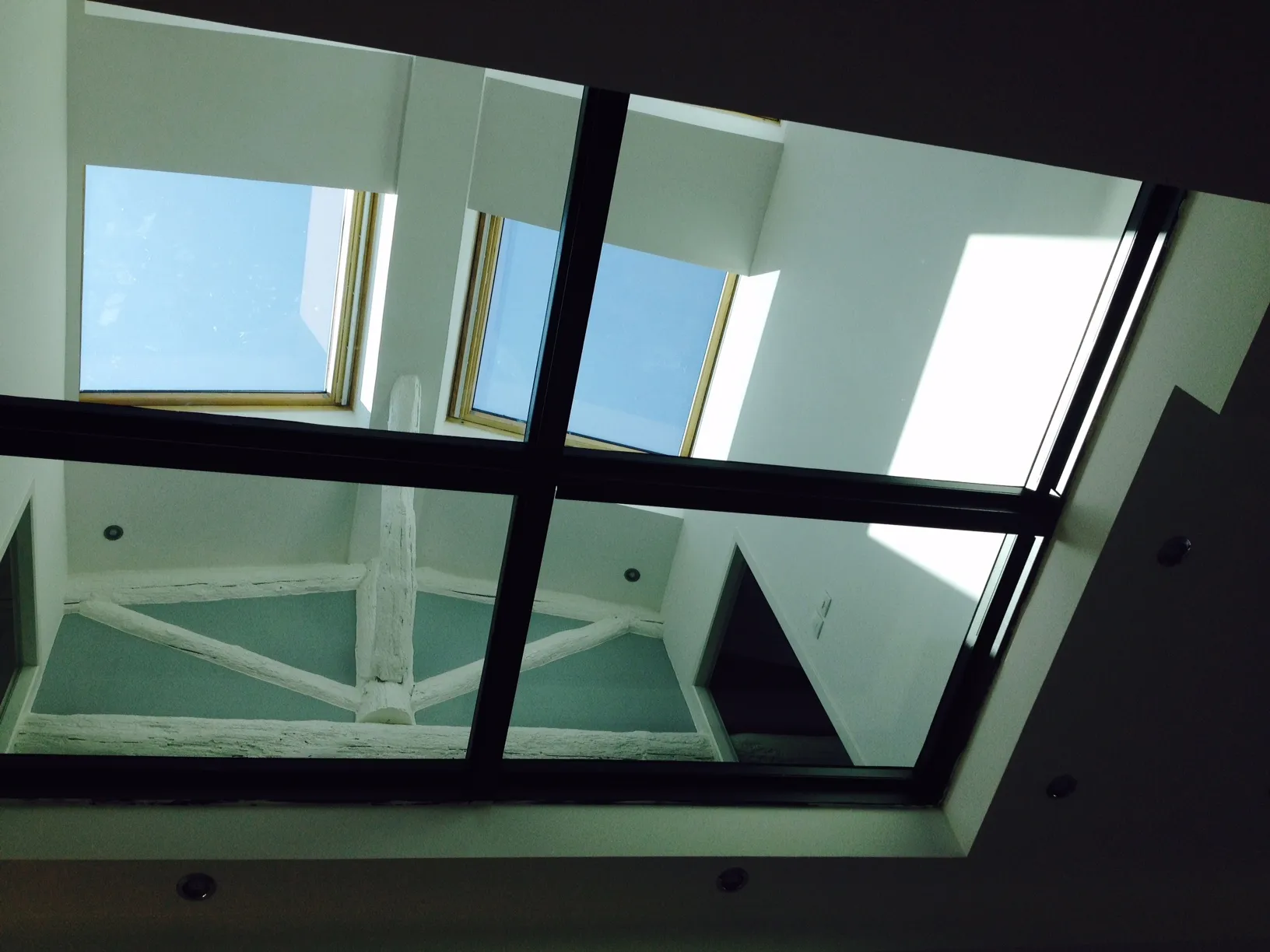 Garde-corps vitré inclinable avec vue extérieure