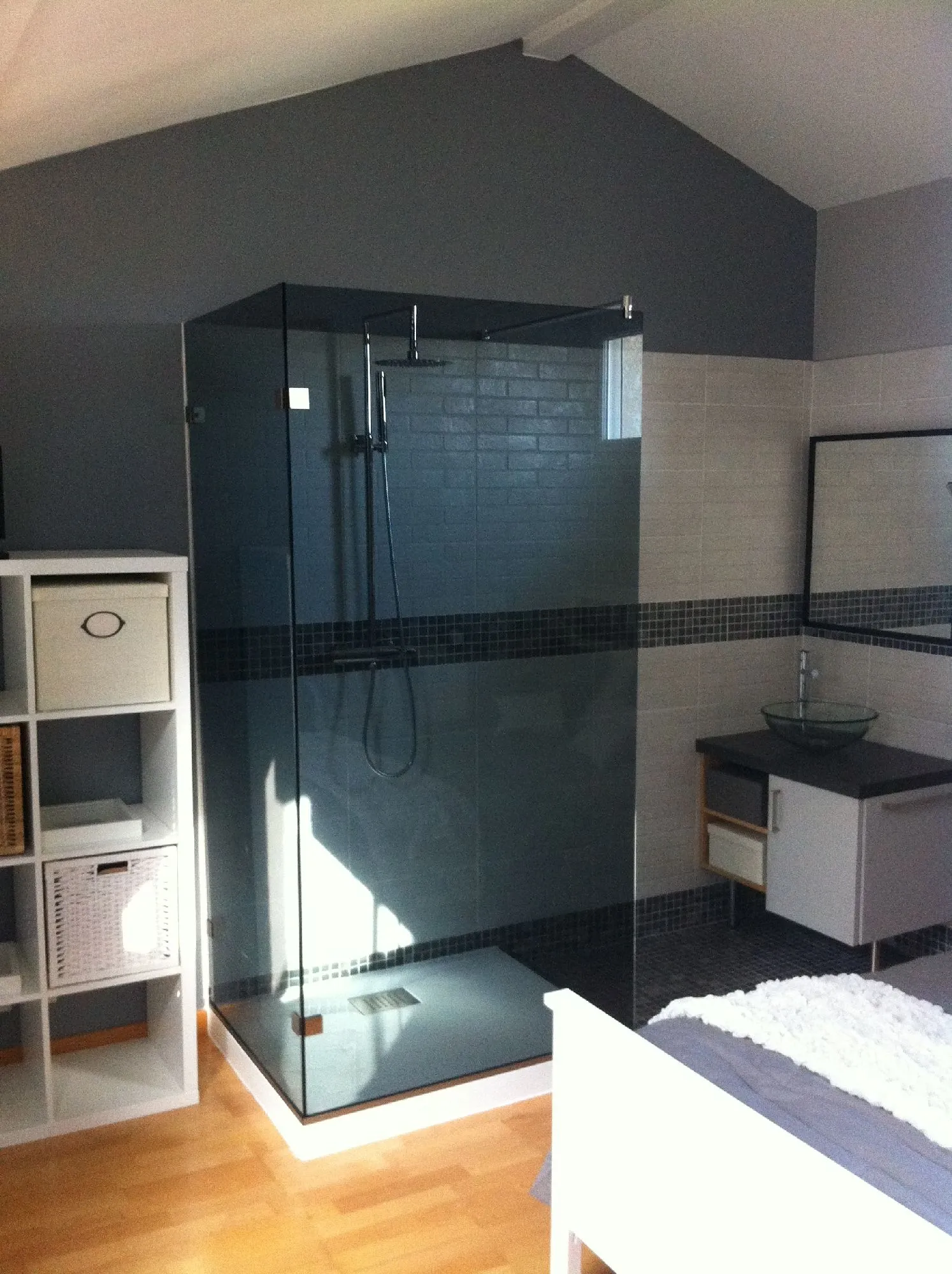 Douche moderne entièrement vitrée